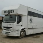 camion-blanc-7-places-chevaux-pour-concours-ecuries-nicolas-mergnac-nercillac-charente